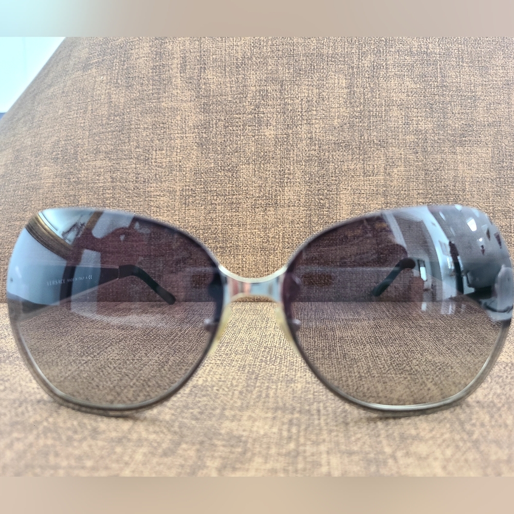 GIANNI VERSACE VINTAGE OVERSIZED SUNGLASSES EUC - Picture 2 of 8
